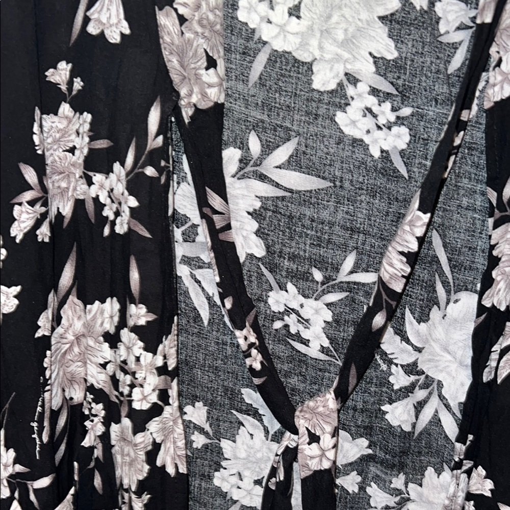 Spiritual Gangster Black and White Floral Kimono - Picture 4 of 7